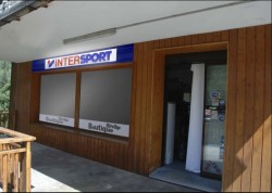 magasin_intersport_meribel_exterieur_vue_cote.jpg